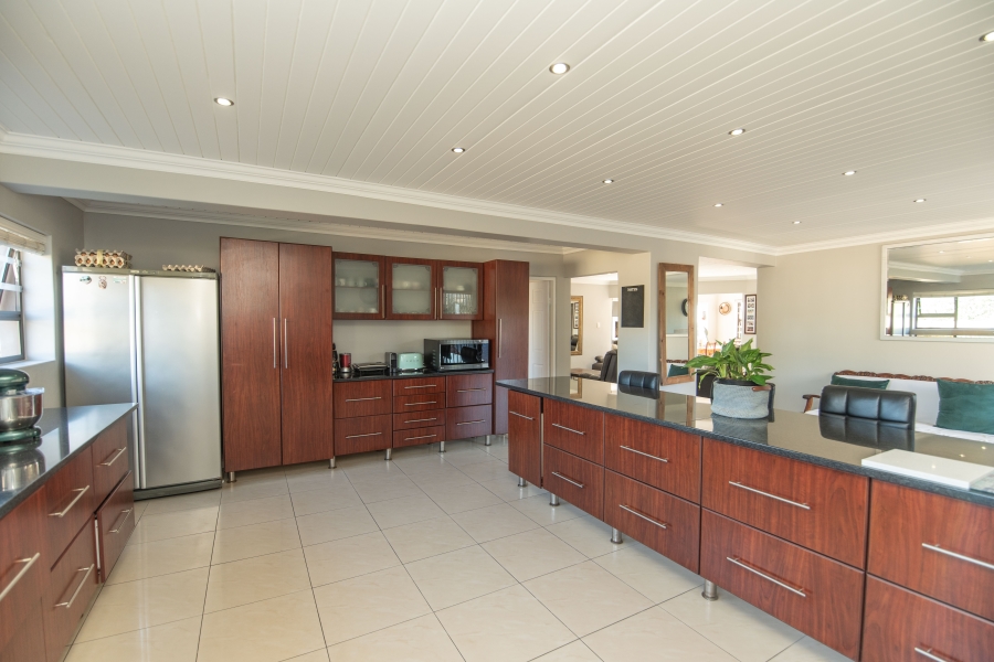 4 Bedroom Property for Sale in Clarendon Marine Eastern Cape